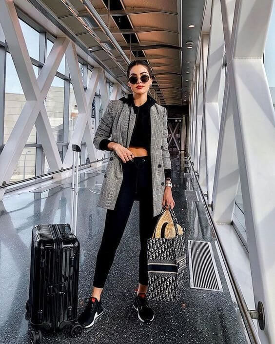 travel outfit chic