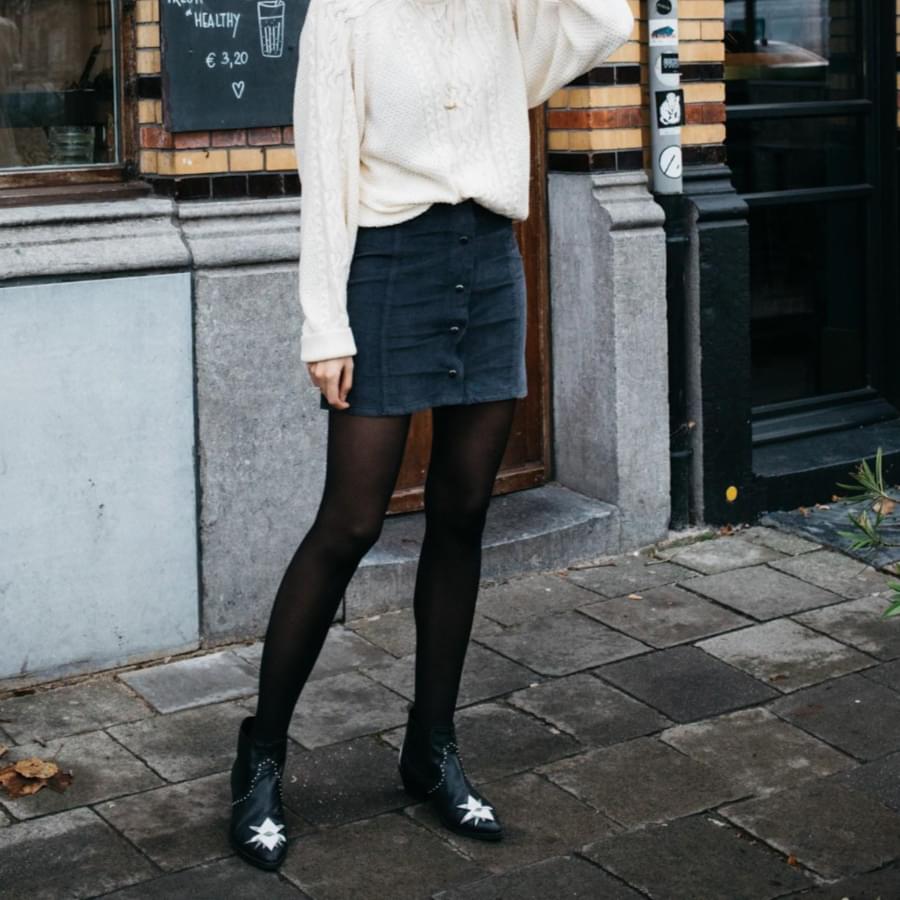 Actualizar 55+ imagen black skirt outfit winter - Abzlocal.mx