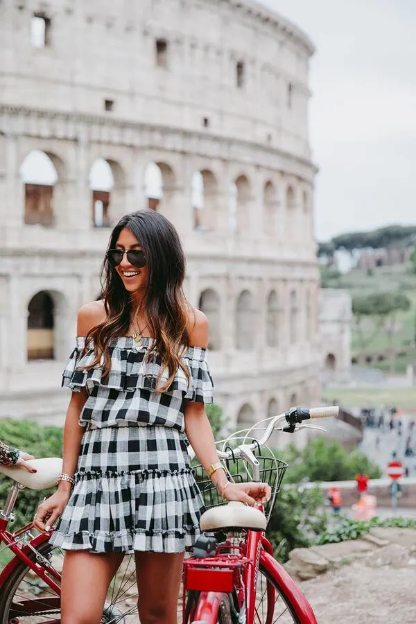 How To Dress Like An Italian Woman: 10 Style Advice - BelleTag