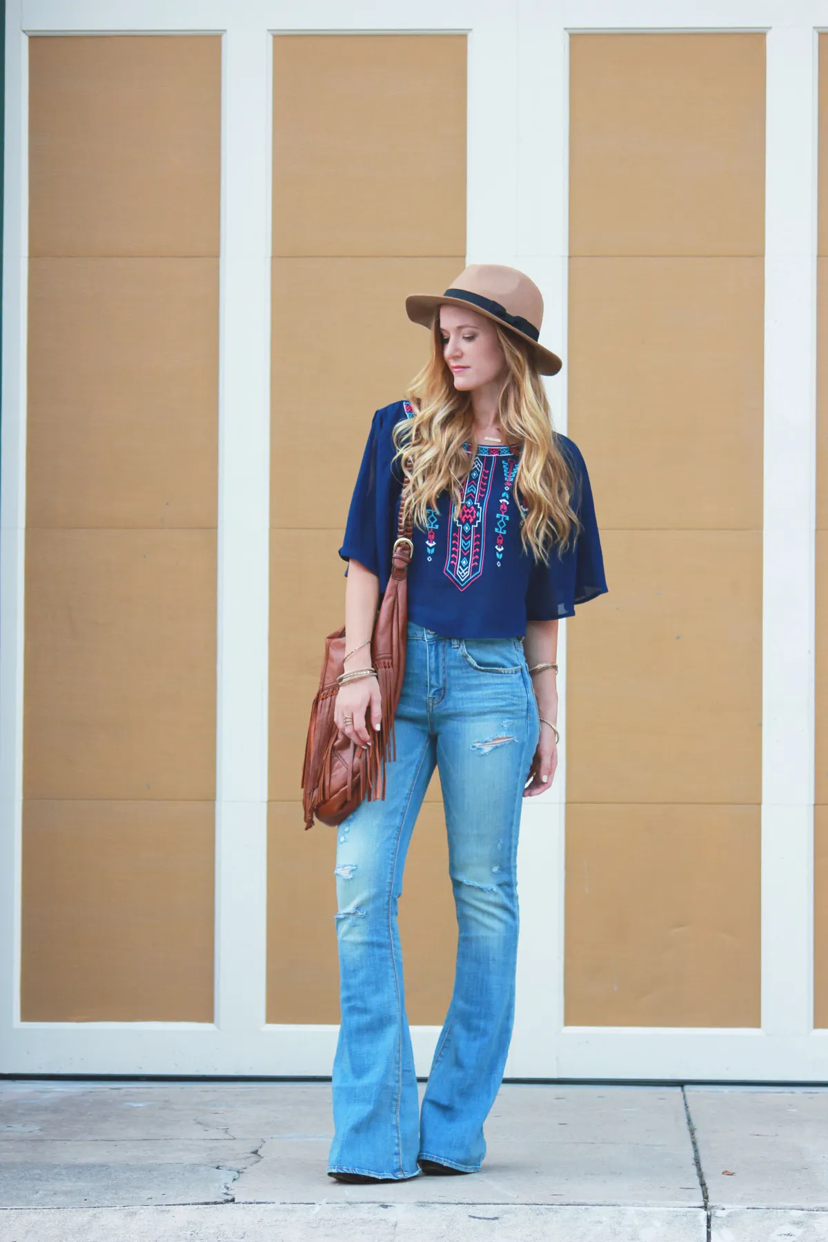 21 Outfits With Bootcut Jeans (With Style Advice for 2024) - BelleTag
