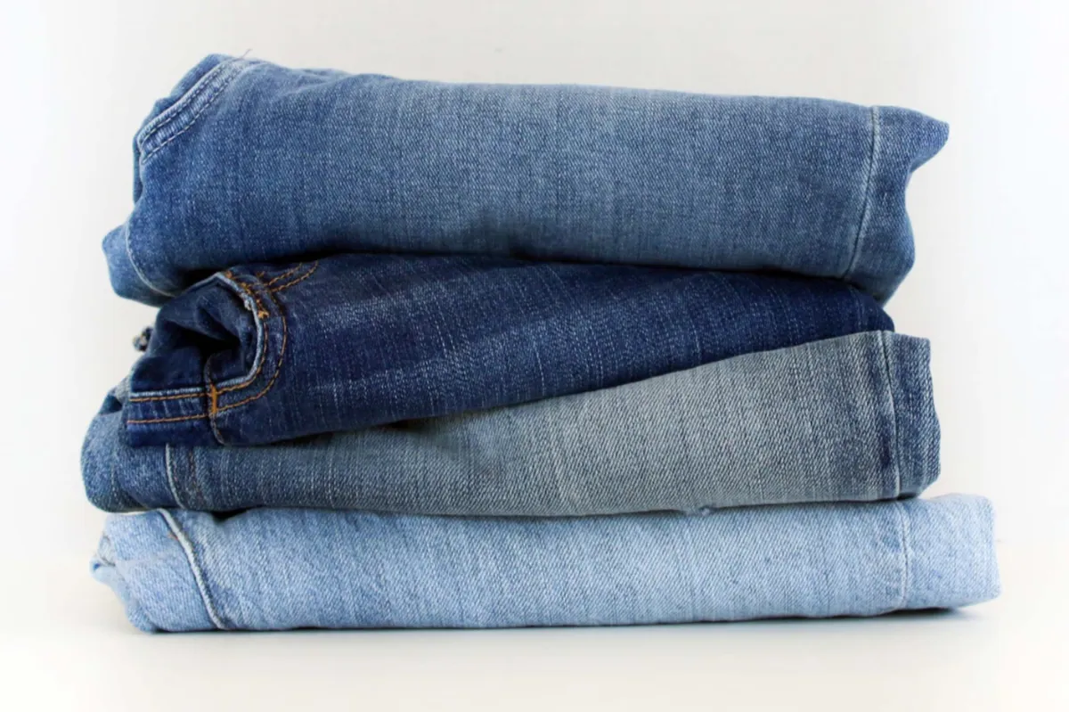 Jeans Wash Guide and Why Can't You Put Jeans in the Dryer - BelleTag